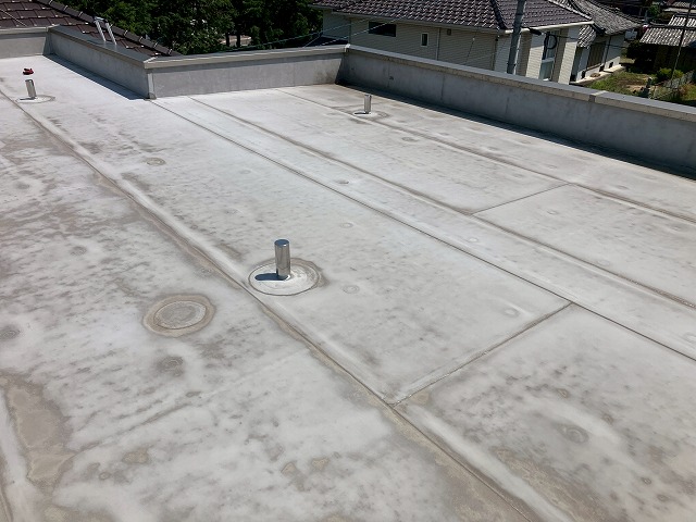 シート防水が劣化した屋上